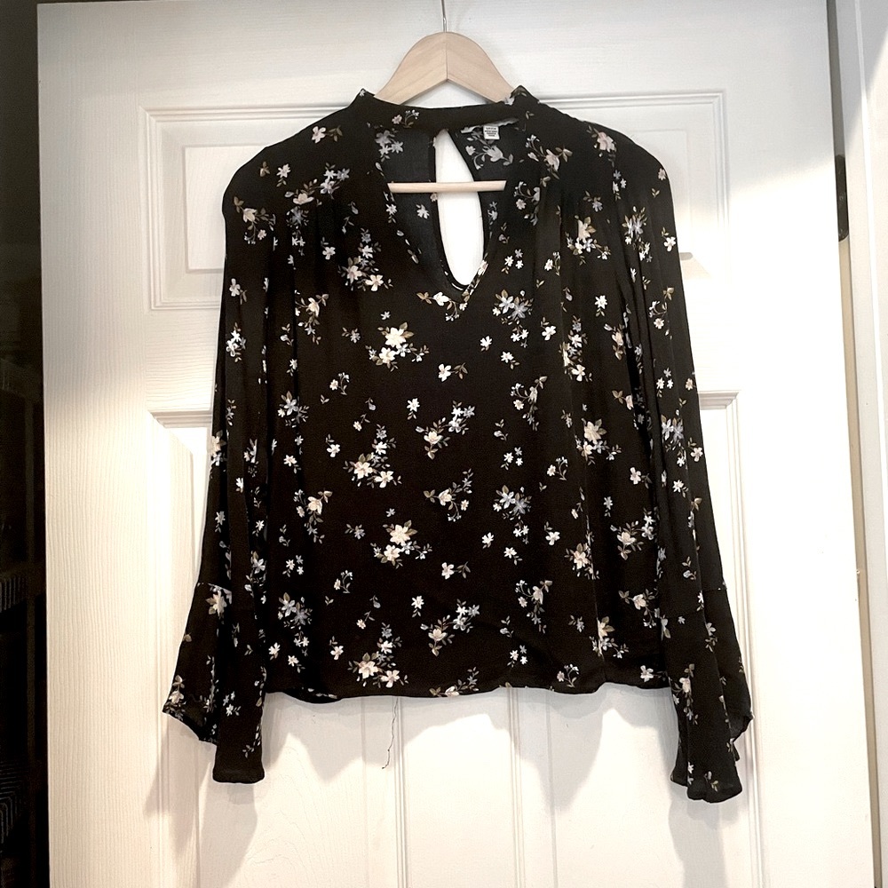 Women’s American Eagle Key-hole Floral Top